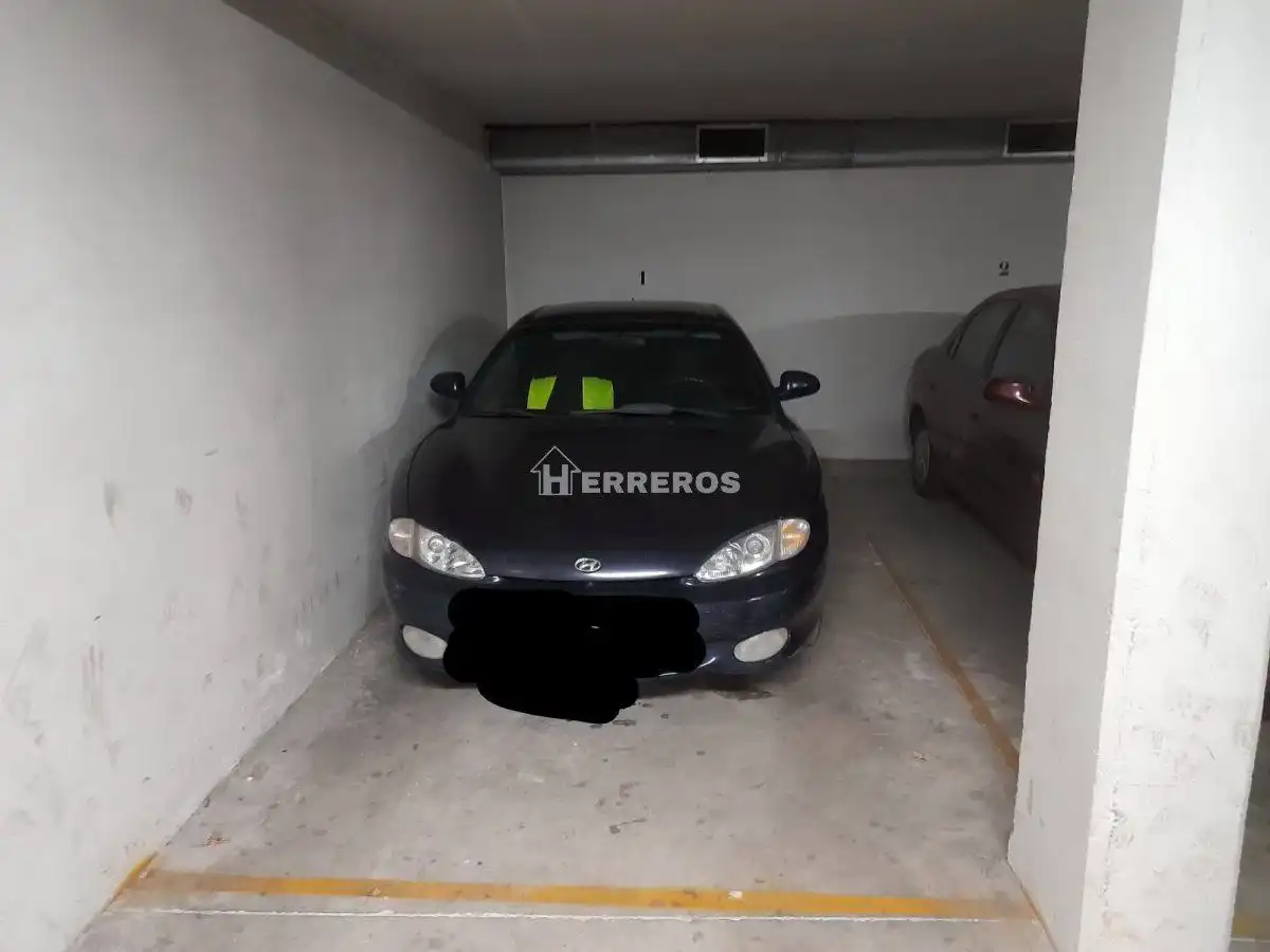 Aparcament de Garatge en venda en  Logroño