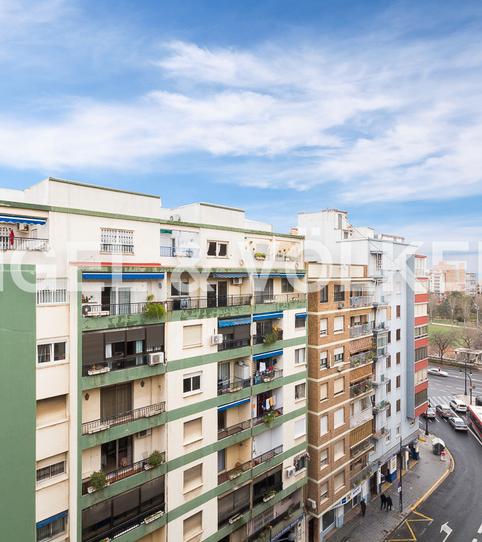 Foto 2 de Àtic de lloguer a Avenida de la Constitución, Marxalenes,  Valencia Capital