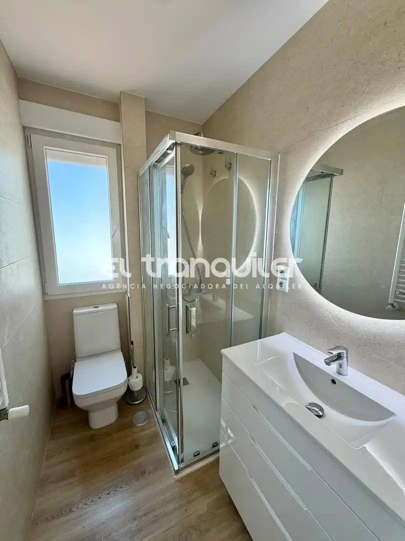 Baño de Piso de alquiler en Madrid con Aire acondicionado, Amueblado y Lavadora