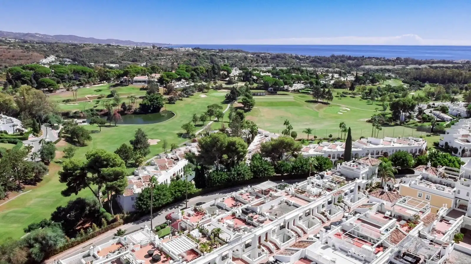 Vista exterior de Ático en venta en Marbella con Aire acondicionado, Amueblado y Piscina comunitaria