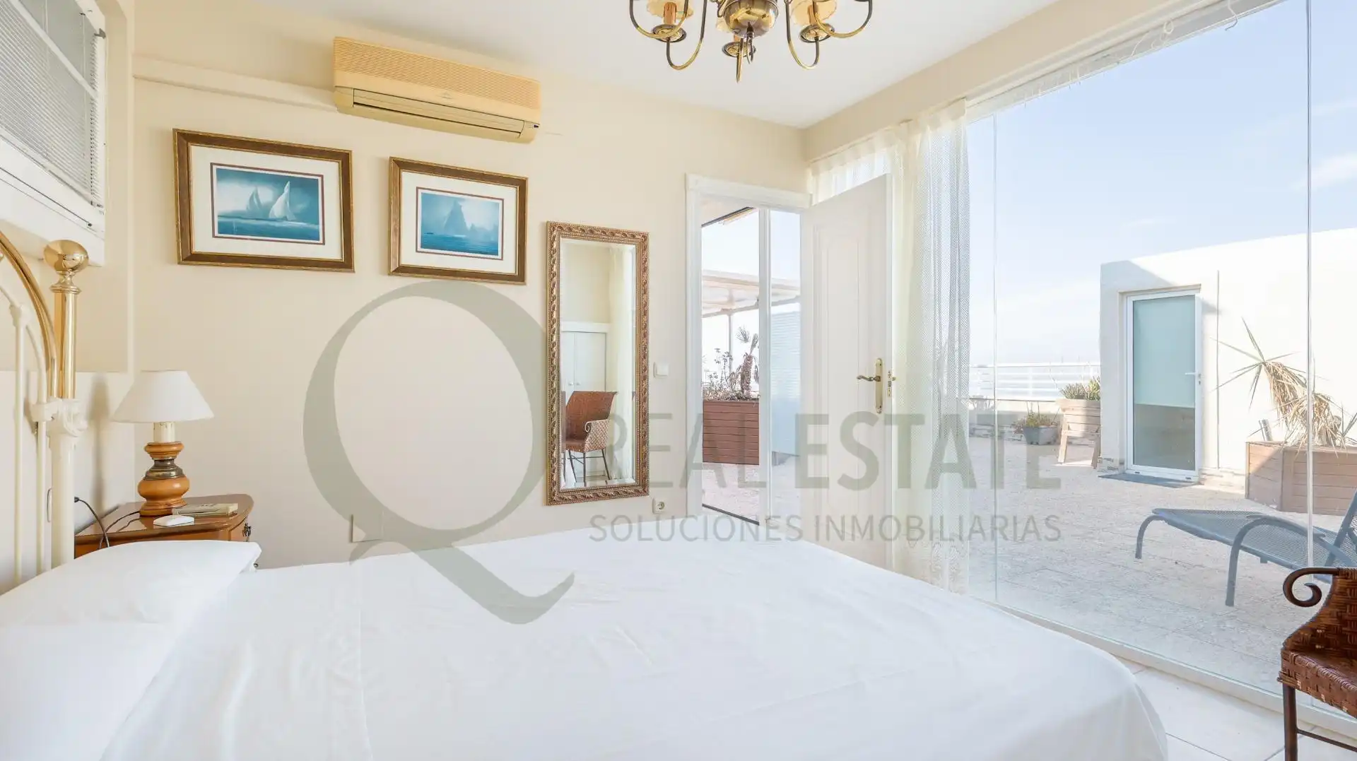 Schlafzimmer von Dachboden zur Miete in Alicante / Alacant mit Klimaanlage, Privatgarten und Terrasse