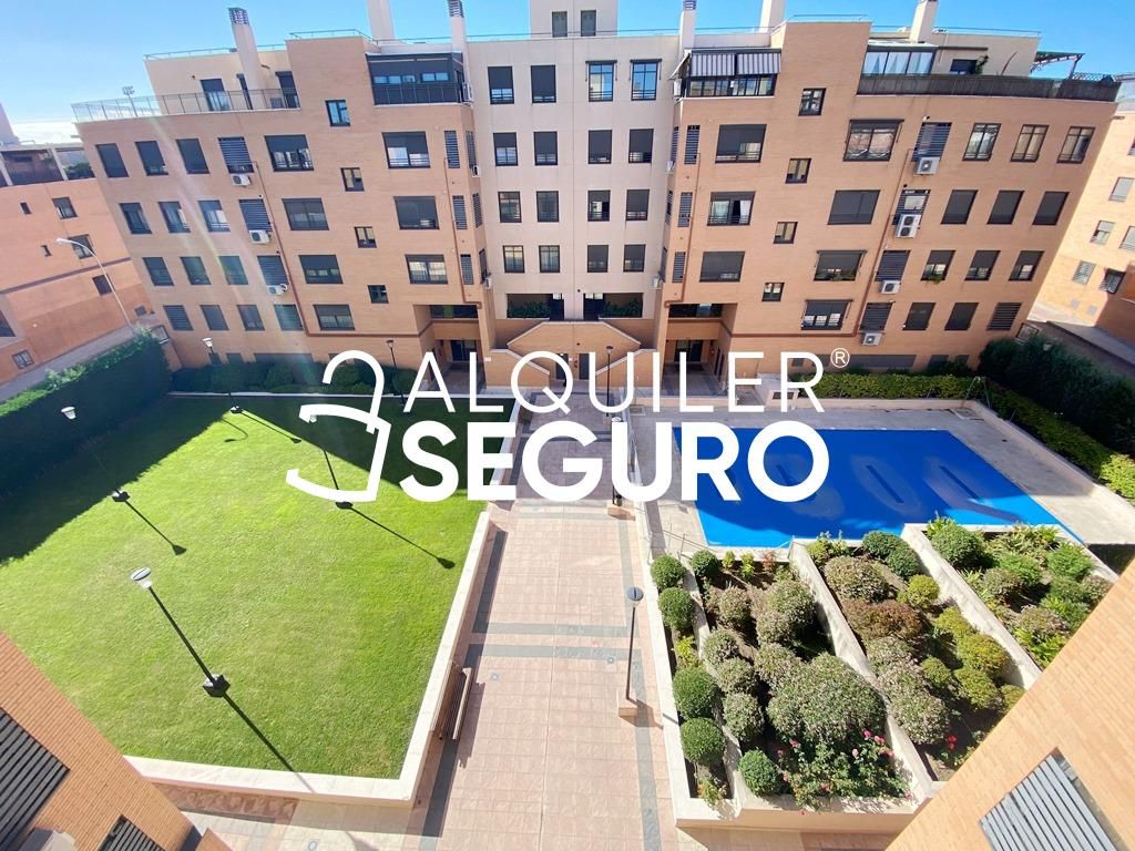 Vista exterior de Pis de lloguer en  Madrid Capital amb Calefacció, Traster i Piscina
