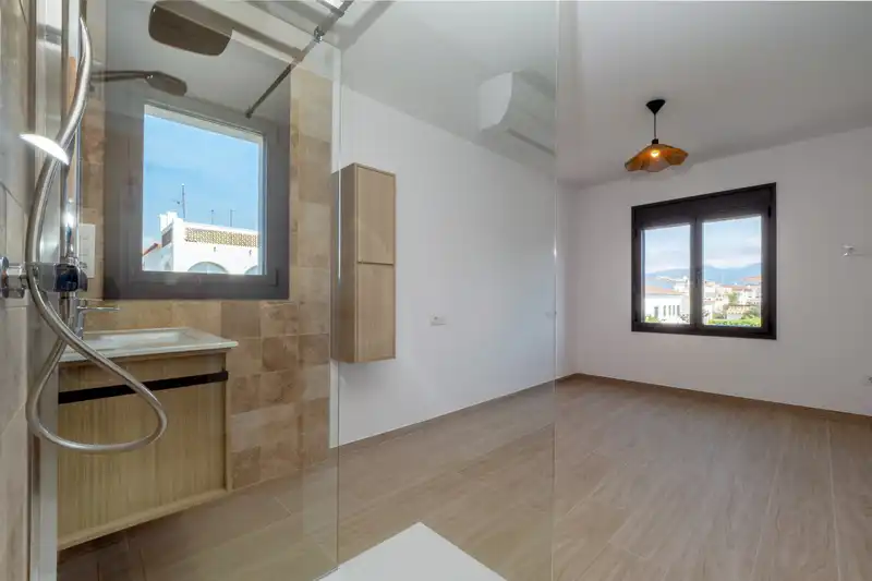 Attic for sale in Empuriabrava  with Air Conditioner, Heating and Private garden