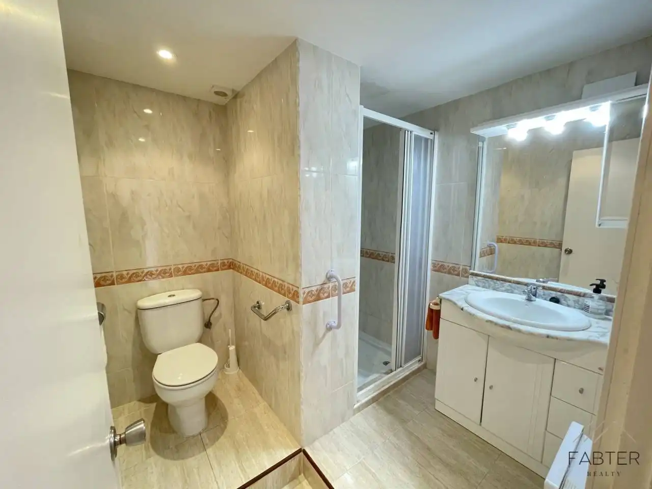 Baño de Piso en venta en Palamós con Calefacción, Parquet y Terraza