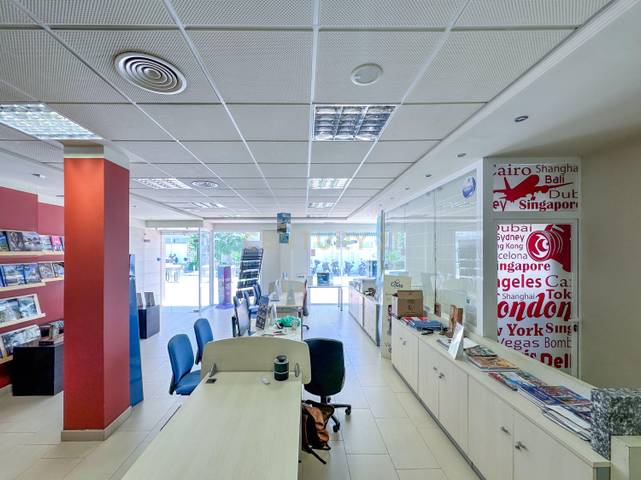 Local comercial en Alquiler en Calle Skal, Torremolinos, Málaga, España en El Bajondillo