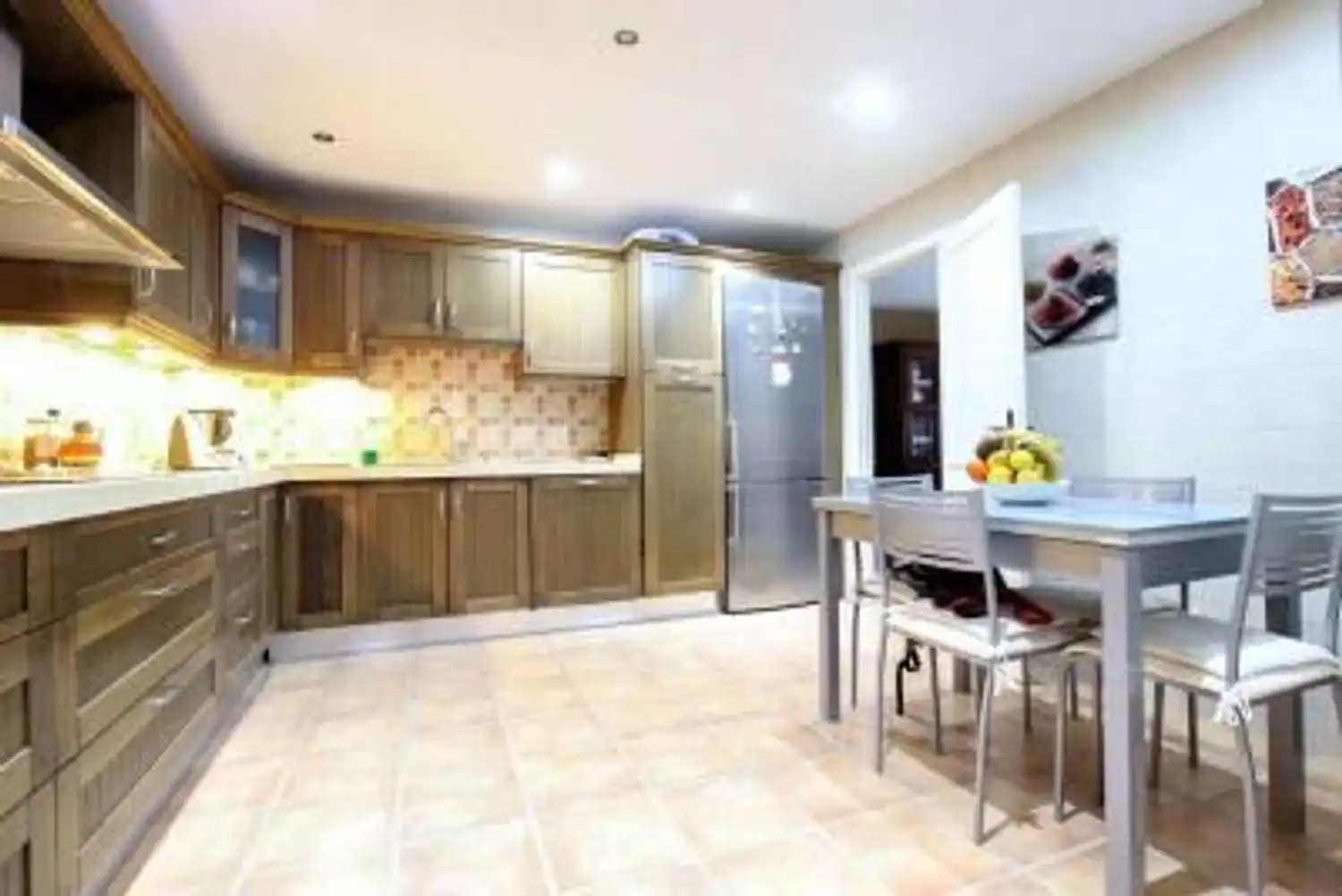 Küche von Wohnung zum Verkauf in Marbella mit Klimaanlage, Privatgarten und Terrasse