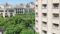Exterior view of Flat for sale in  Barcelona Capital  with Air Conditioner and Heating