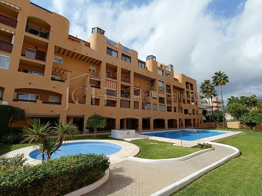 Vista exterior de Pis en venda en Fuengirola amb Aire condicionat, Jardí privat i Terrassa