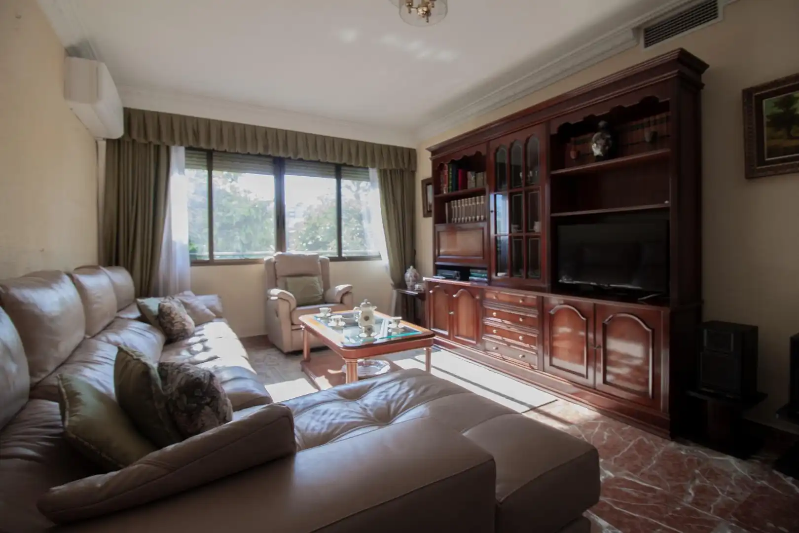 Living room of Flat for sale in Sevilla  with Air Conditioner, Heating and Community pool