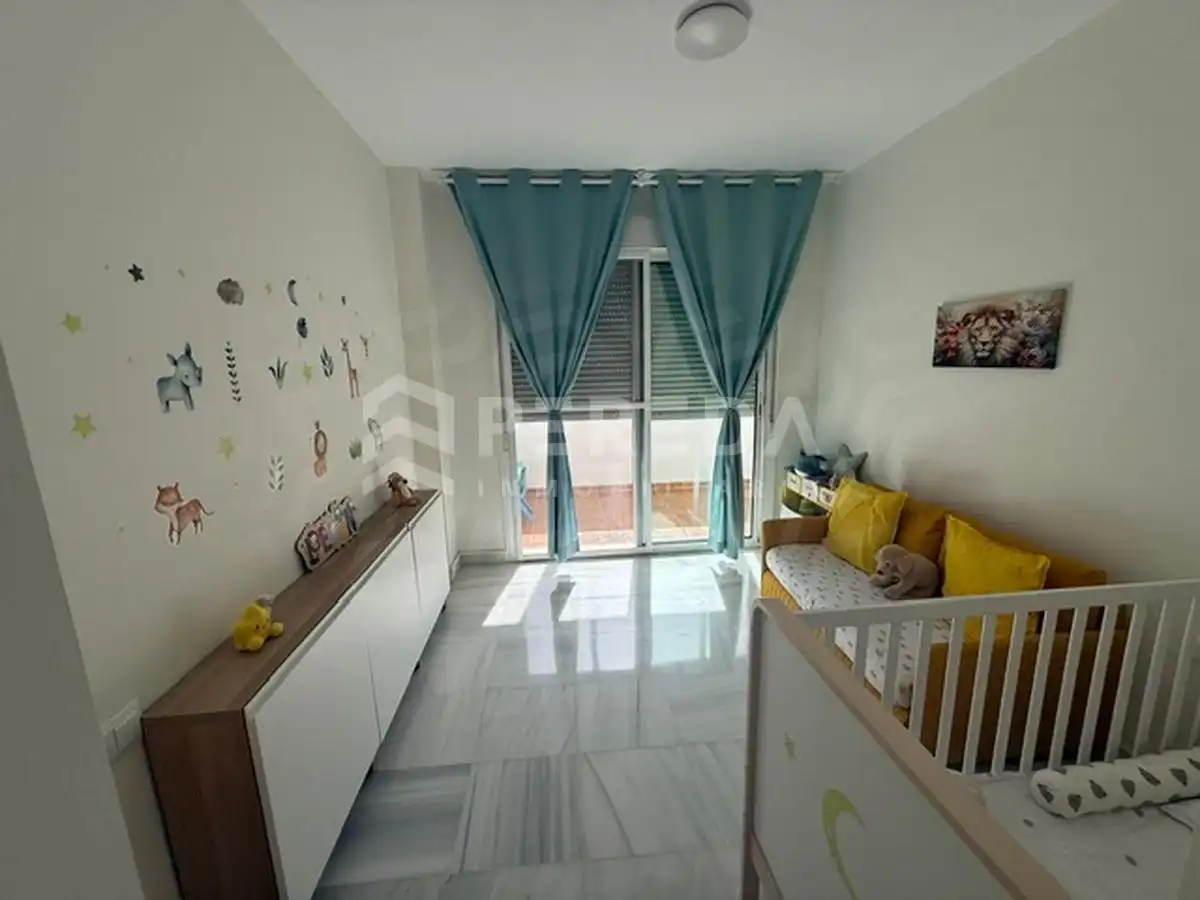 Dormitori de Apartament en venda en Roquetas de Mar amb Aire condicionat, Jardí privat i Terrassa