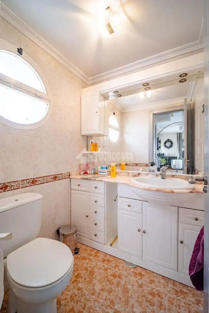 Baño de Casa adosada en venta en Arganda del Rey con Aire acondicionado y Calefacción
