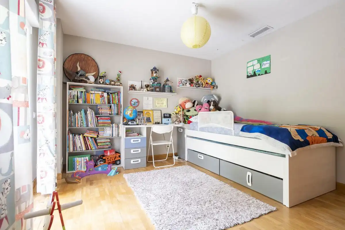 Habitación de Casa o chalet en venta en Boadilla del Monte con Aire acondicionado, Calefacción y Jardín privado