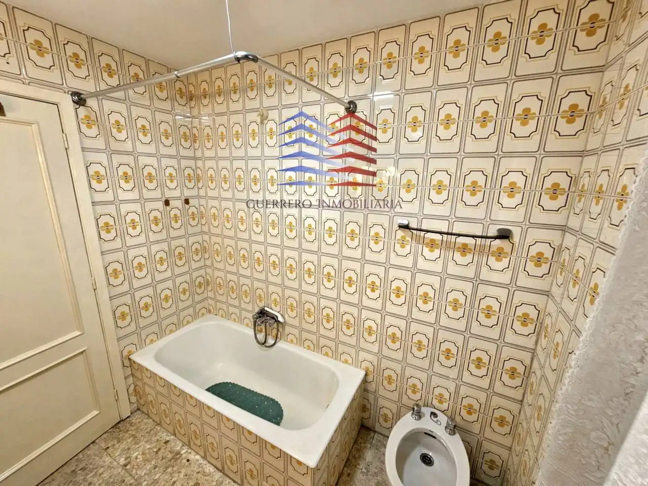 Bathroom of Flat for rent in Ourense Capital   with Heating, Furnished and Balcony