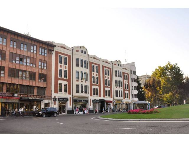 Local comercial en Alquiler en de León, 0 en San Pablo y Santa Marina