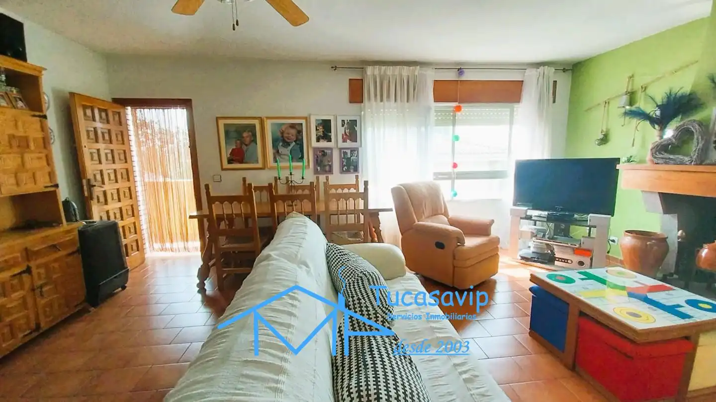 Sala de estar de Piso en venta en La Adrada  con Calefacción, Jardín privado y Terraza