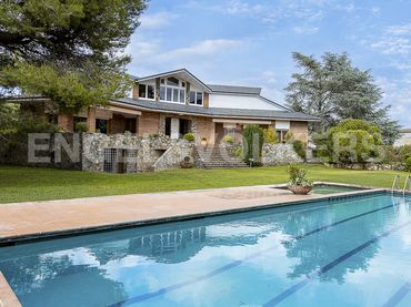 Casa amb piscina en venda a Montornès del Vallès