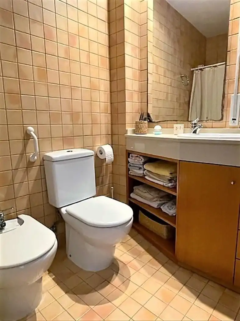 Bany de Casa o xalet en venda en Sant Boi de Llobregat amb Aire condicionat, Parquet i Terrassa