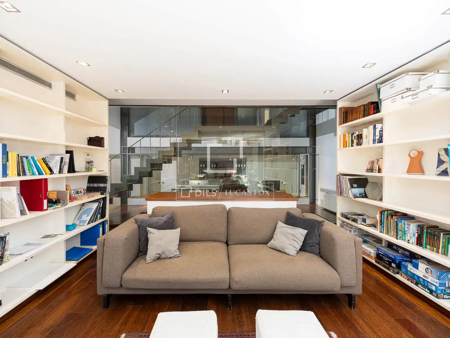 Sala d'estar de Casa o xalet en venda en Barcelona amb Aire condicionat, Calefacció i Jardí privat