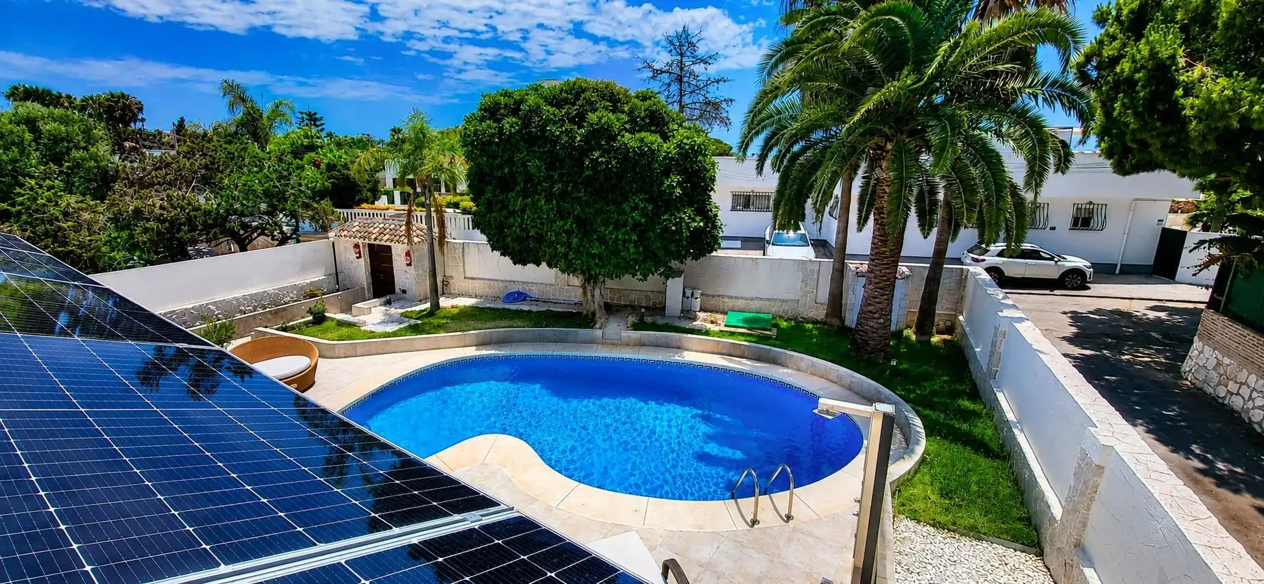 Piscina de Casa o xalet en venda en Marbella amb Aire condicionat, Calefacció i Jardí privat