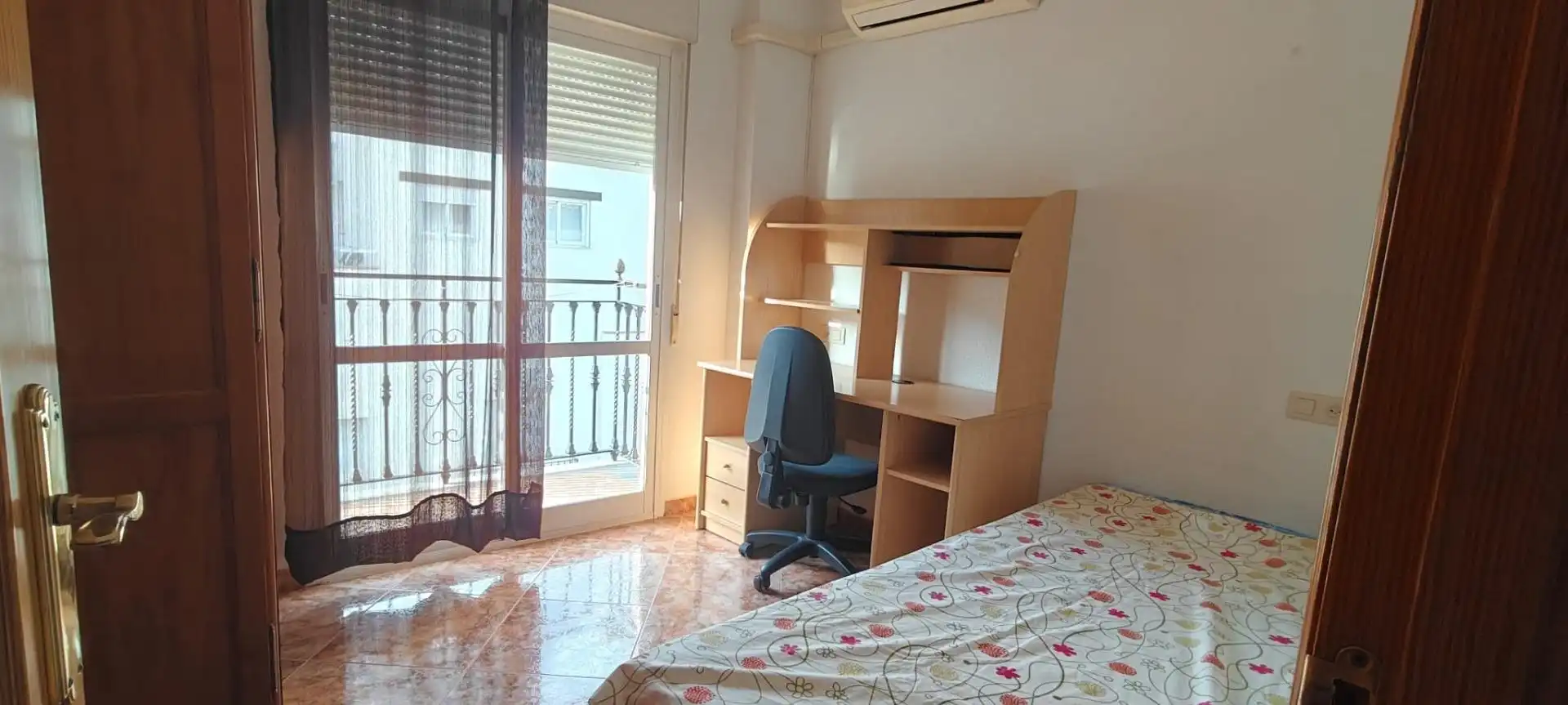 Schlafzimmer von Wohnung zur Miete in Granada mit Klimaanlage, Terrasse und Möbliert