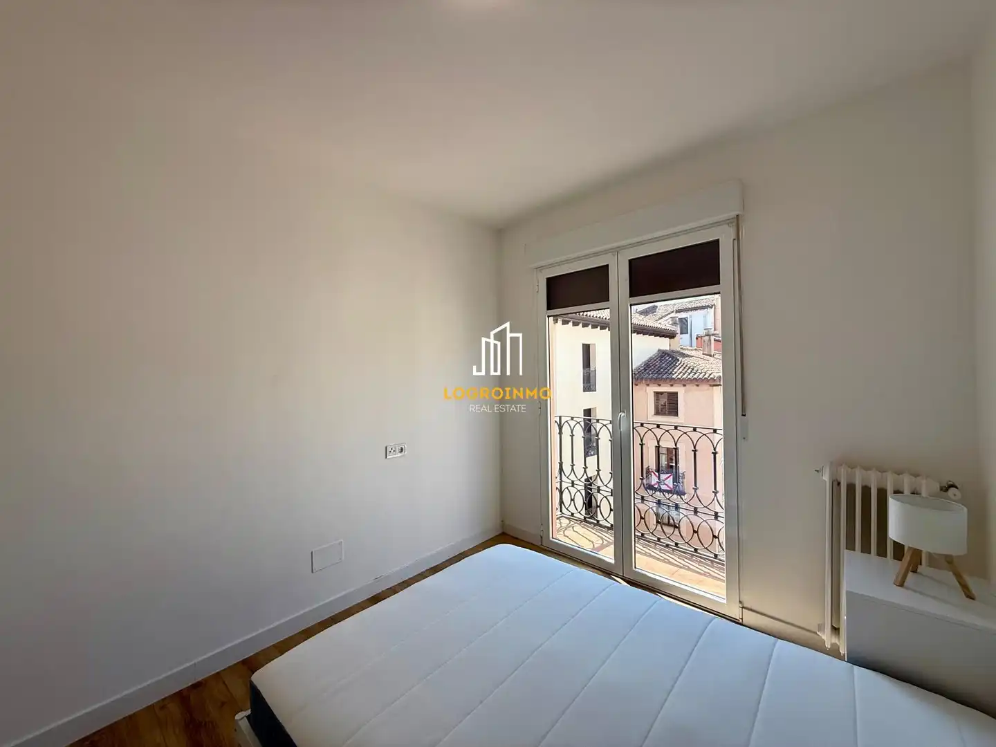 Habitación de Piso de alquiler en  Logroño con Calefacción y Balcón