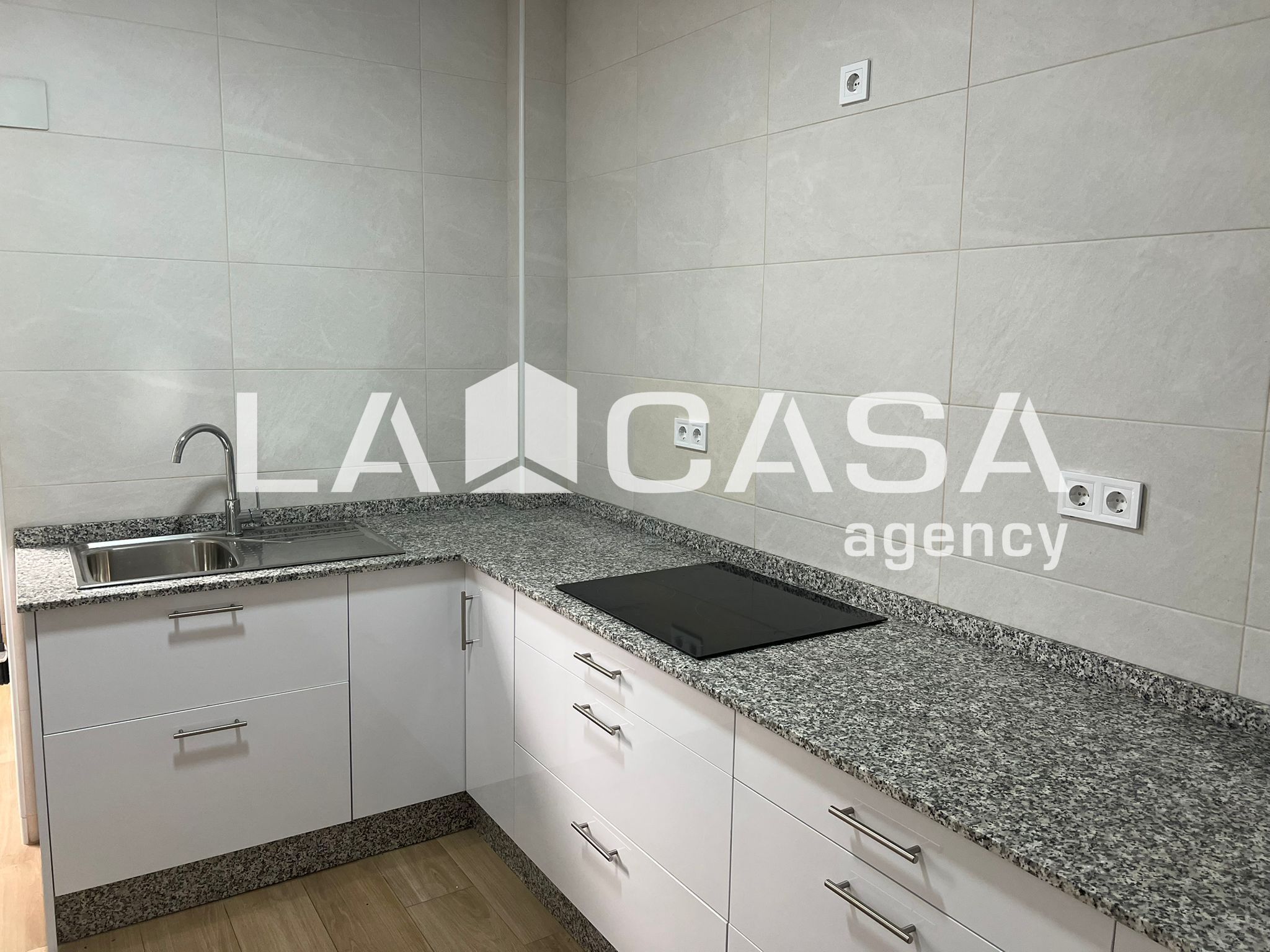 Kitchen of Flat for sale in Dos Hermanas  with Terrace and Storage room