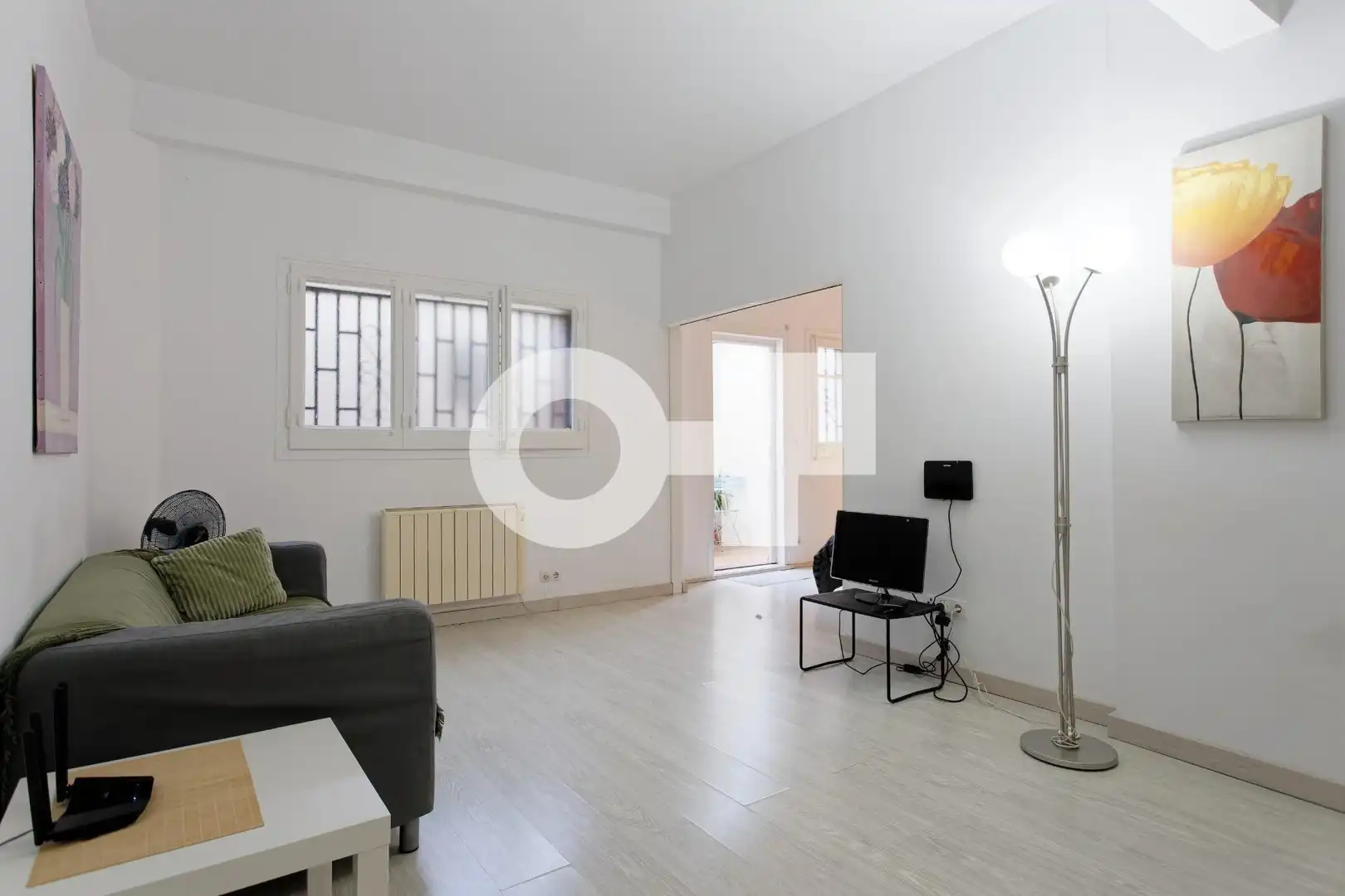 Sala d'estar de Estudi en venda en Barcelona amb Calefacció, Parquet i Moblat