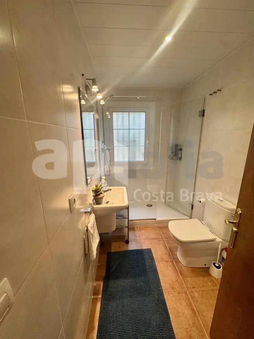 Bany de Pis en venda en Lloret de Mar amb Jardí privat, Terrassa i Balcó