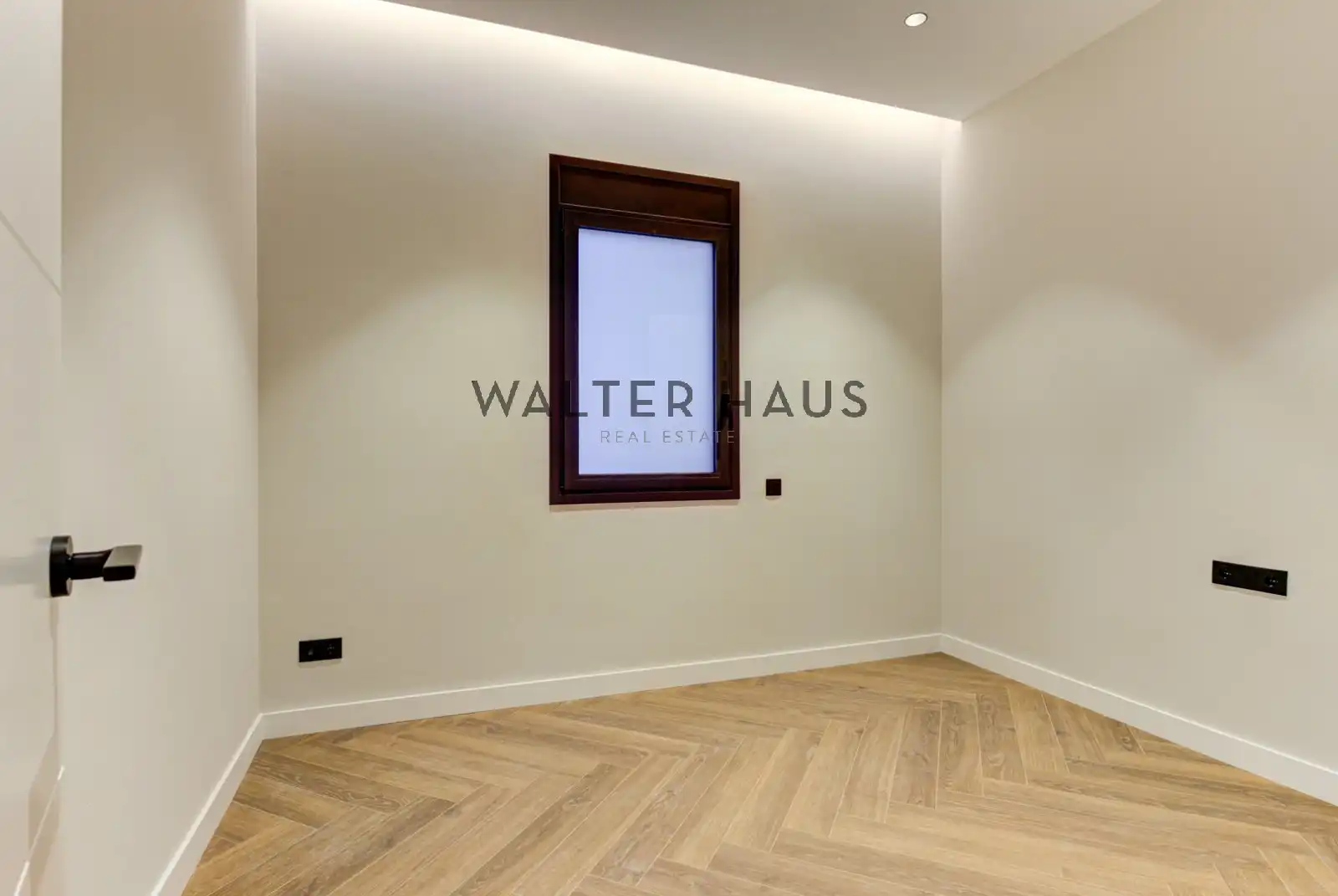 Flat for sale in Barcelona  with Air Conditioner, Heating and Oven