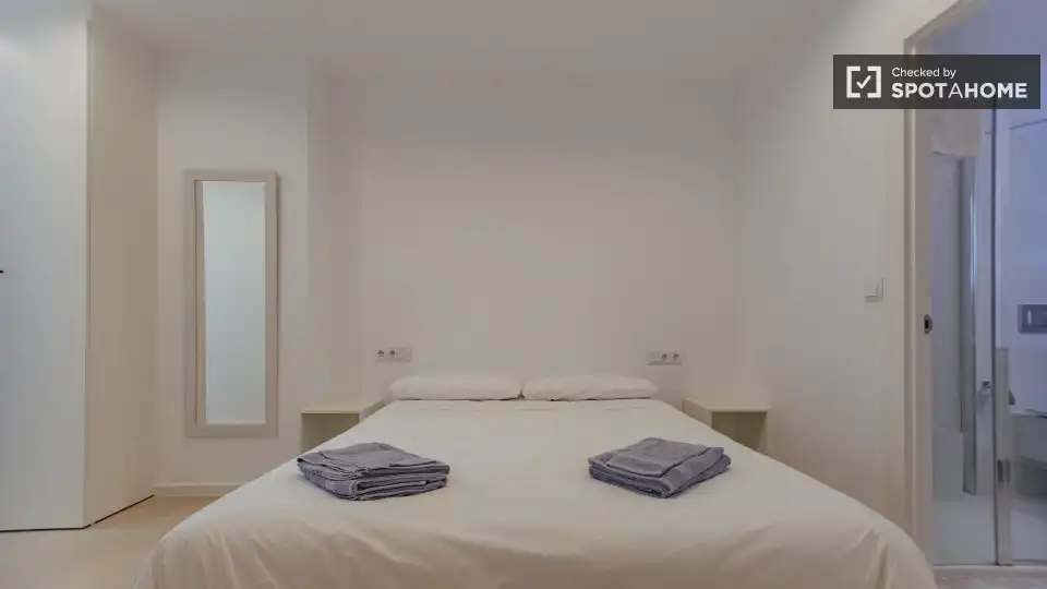 Appartamento con terrazza in affitto a L'Eixample, imagen 16