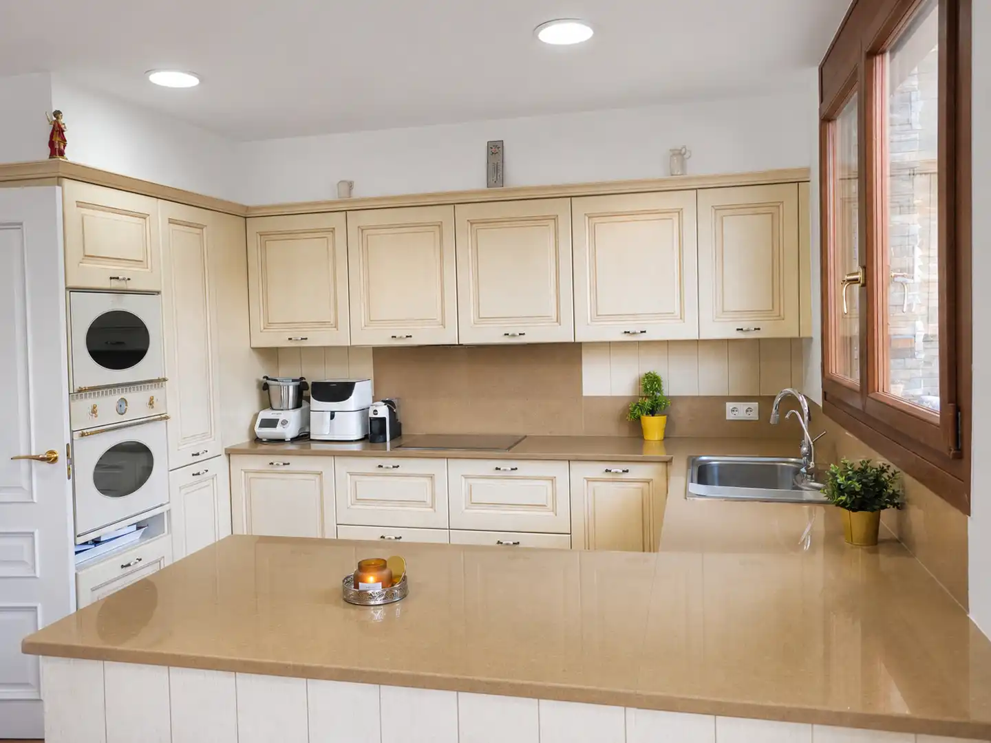 Cocina de Casa o chalet en venta en Cervià de Ter con Aire acondicionado, Calefacción y Jardín privado