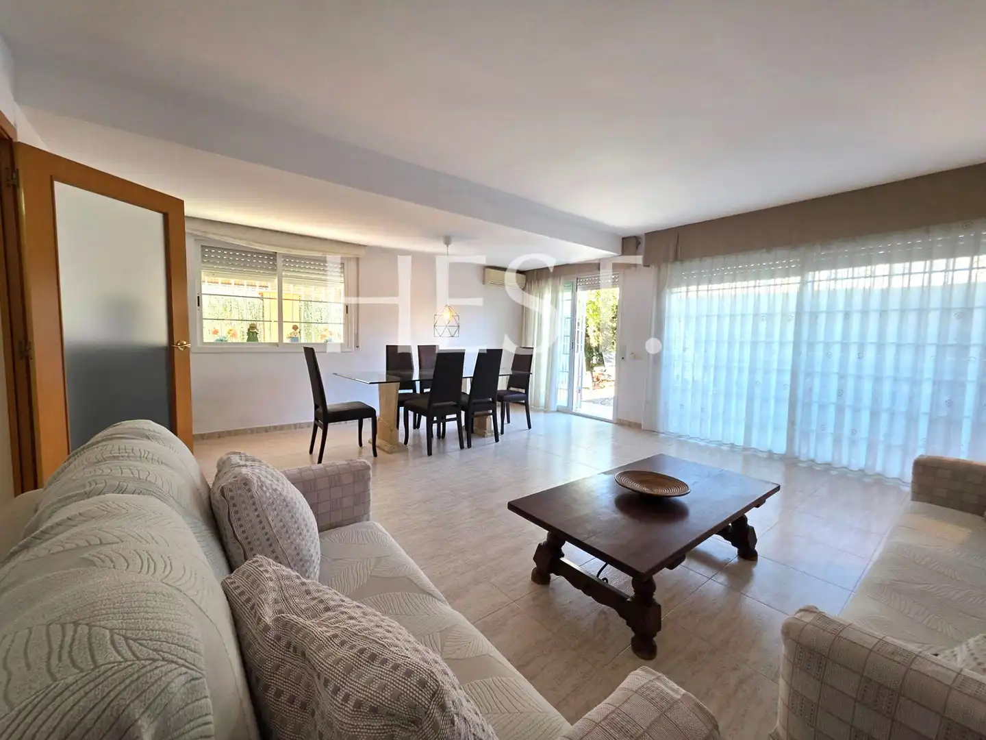 Wohnzimmer von Einfamilien-Reihenhaus zum Verkauf in Cambrils mit Klimaanlage, Heizung und Privatgarten