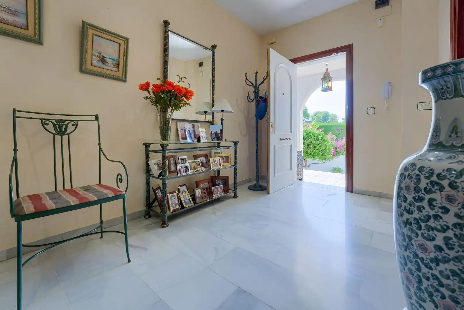 Houses for sale in Tomares  with Air Conditioner, Heating and Private garden
