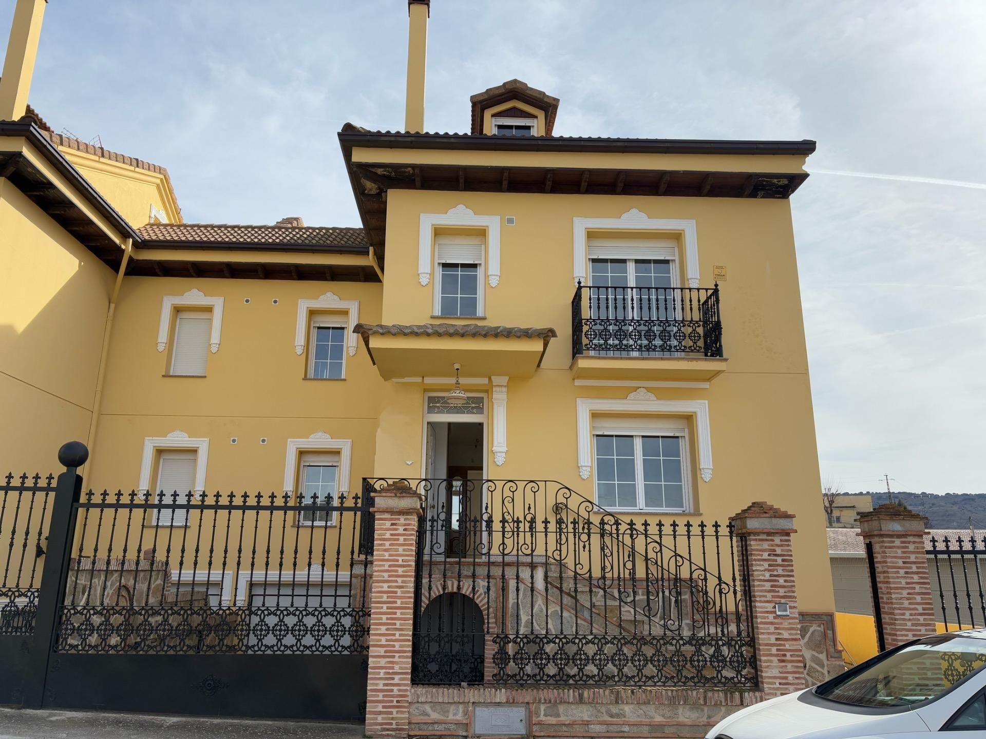 Vista exterior de Casa adosada en venda en Aranzueque amb Calefacció, Terrassa i Alarma