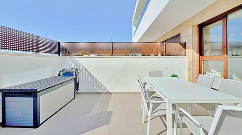 Este adosado duacuteplex de tres dormitorios y tres bantildeos se encuentra en la exclusiva zona residencial de Los Balcones, en T, immagine 3