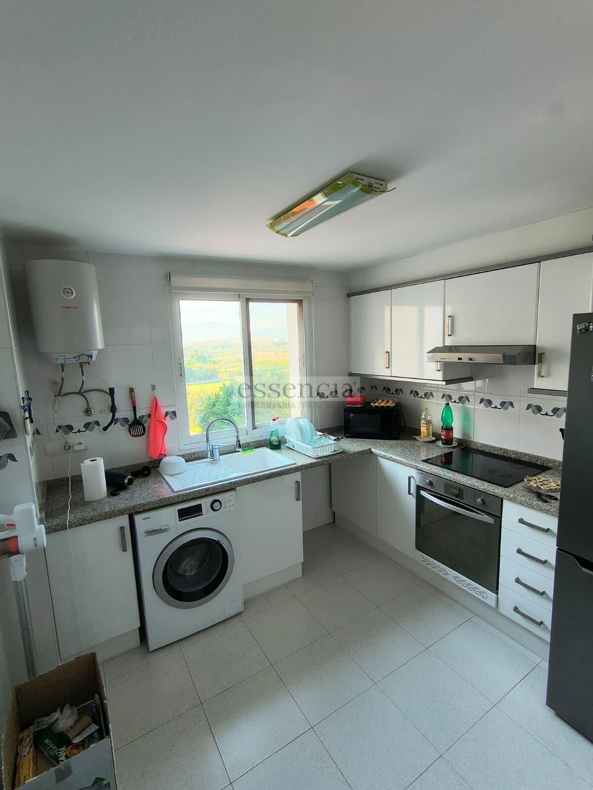 Cuina de Apartament en venda en Gandia amb Jardí privat, Terrassa i Balcó