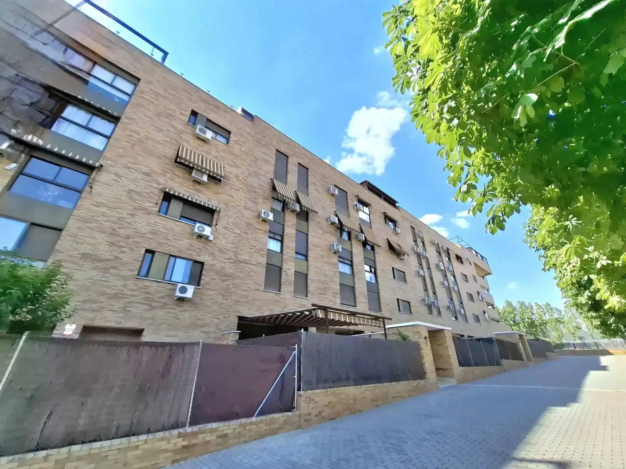 Vista exterior de Piso de alquiler en Valdemoro con Aire acondicionado, Calefacción y Terraza