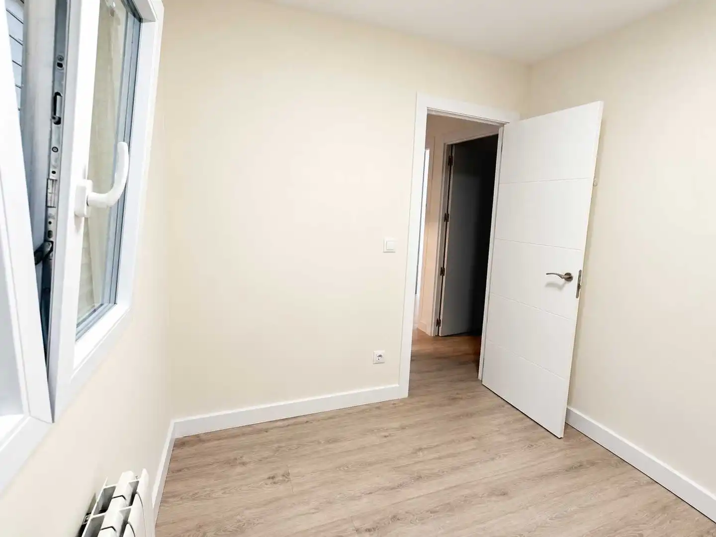 Bedroom of Flat for rent in Numancia - San Fernando