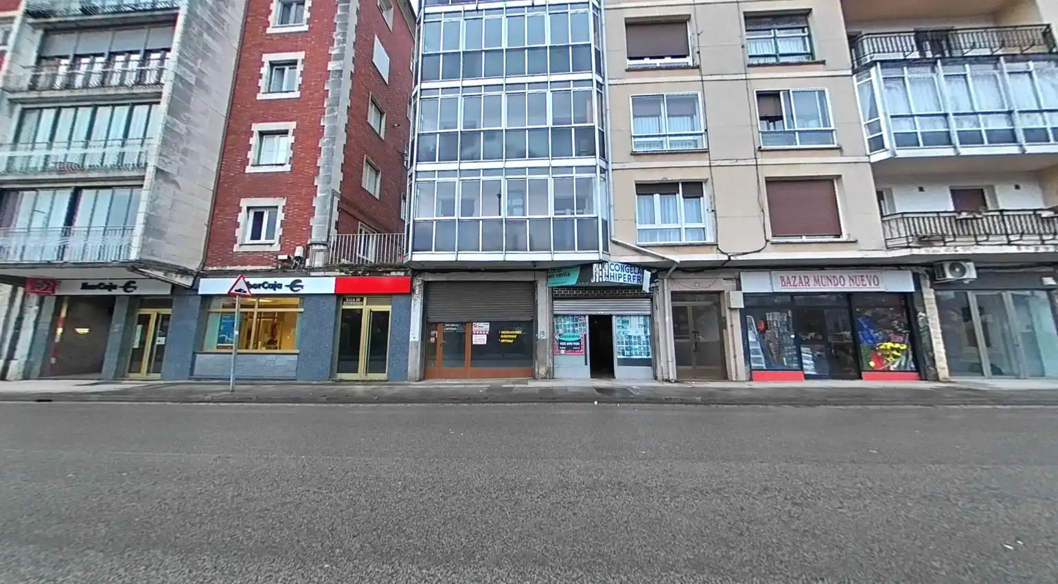 Locale commerciale in vendita a Calle Eladio Bustamante