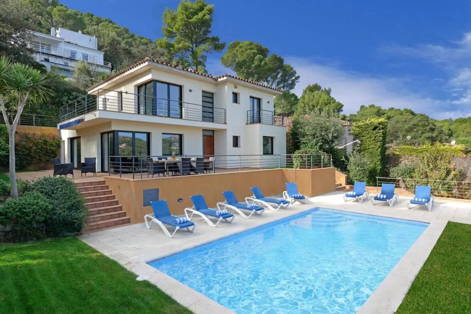 Detached house with pool for sale in Josep Clarà