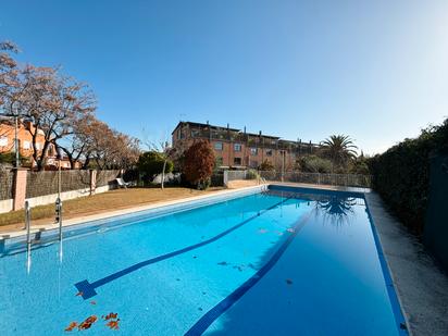 Swimming pool of Single-family semi-detached for sale in Cerdanyola del Vallès