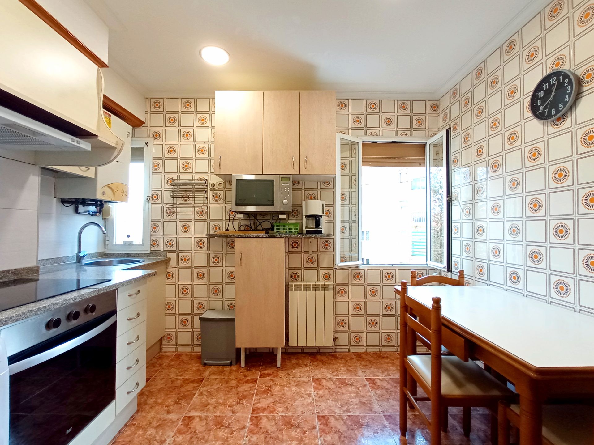 Cuina de Pis en venda en Irun  amb Traster, Moblat i Forn