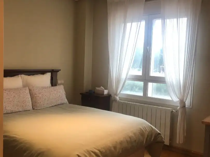 Habitación de Piso en venta en Boadilla del Monte con Aire acondicionado, Terraza y Balcón