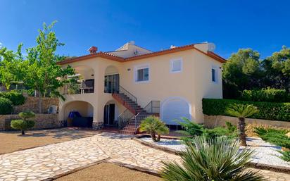 Vista exterior de Casa o xalet en venda en Polop amb Aire condicionat, Jardí privat i Terrassa