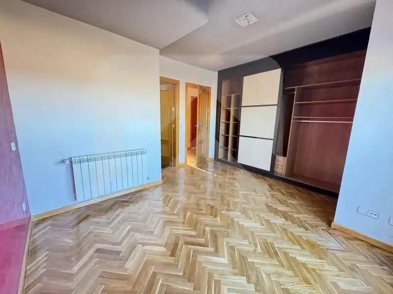 Habitación de Ático en venta en Valdemoro con Aire acondicionado, Calefacción y Jardín privado