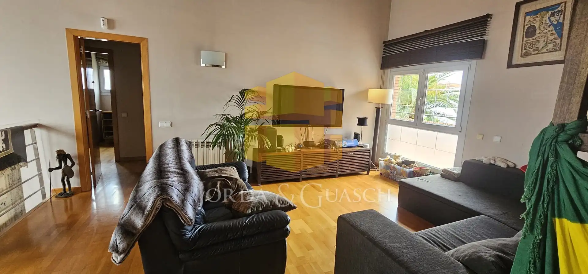 Living room of Houses for sale in Sant Cugat del Vallès  with Air Conditioner, Heating and Private garden
