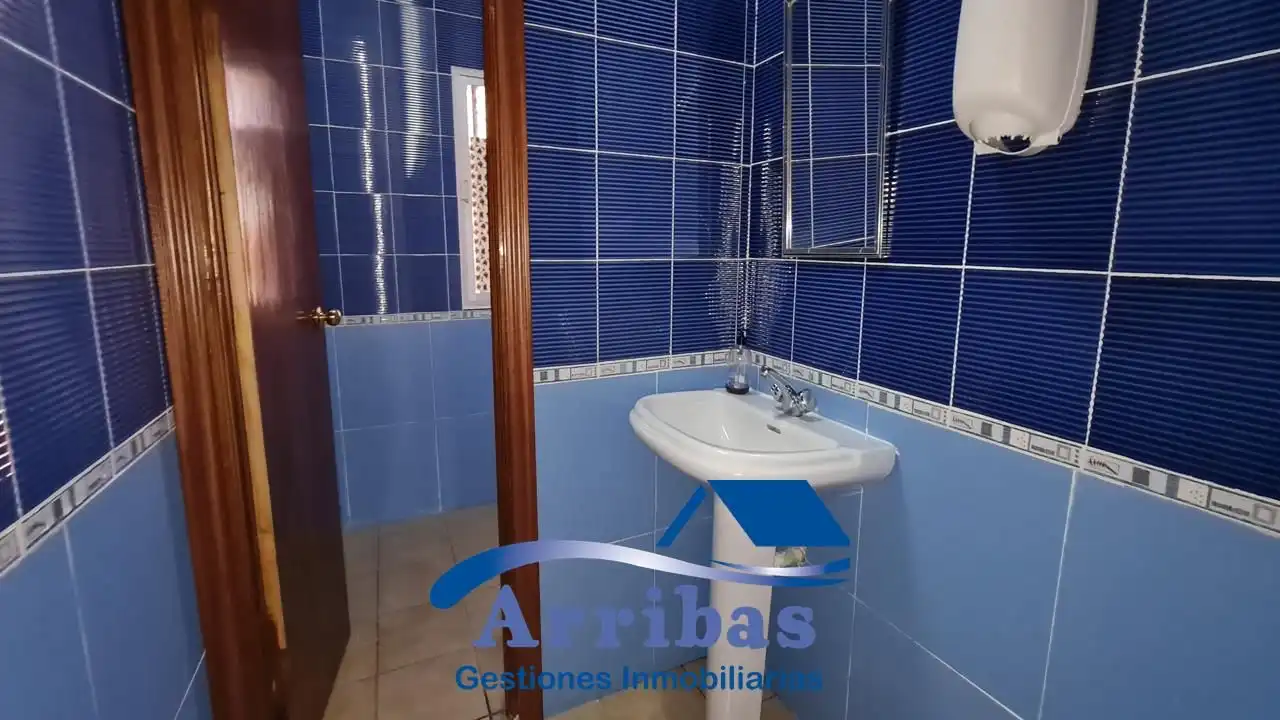 Baño de Local en venta en Escalona con Aire acondicionado y Calefacción