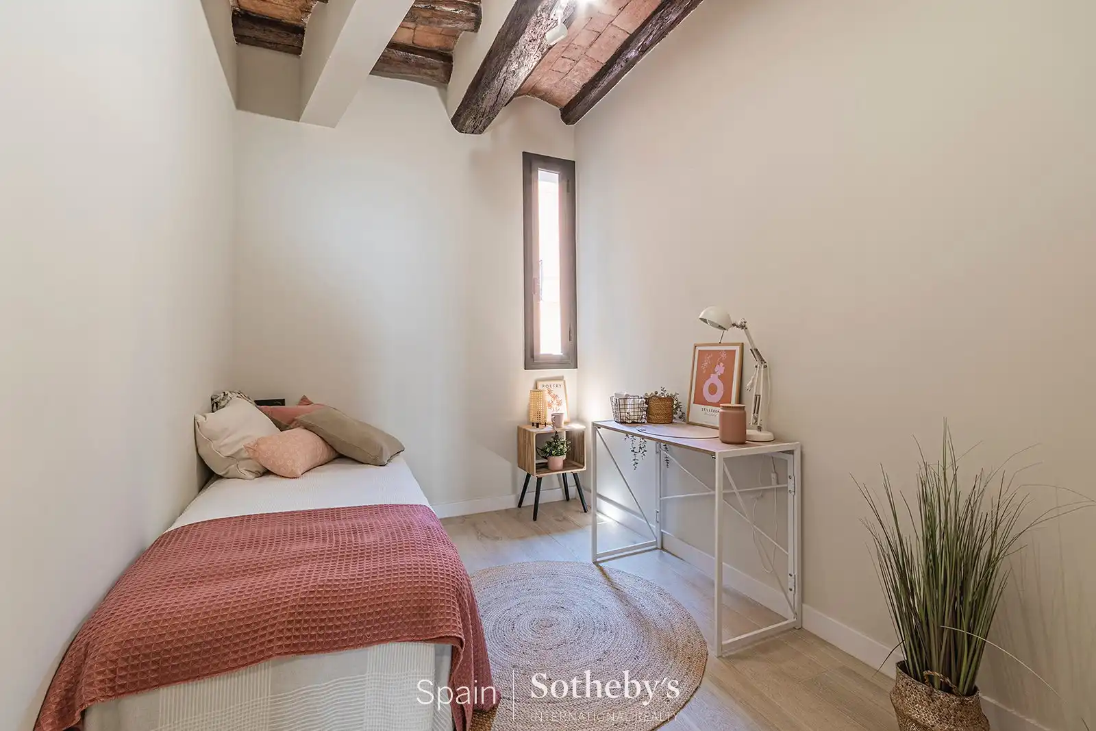 Dormitori de Apartament en venda en Barcelona amb Aire condicionat, Calefacció i Terrassa