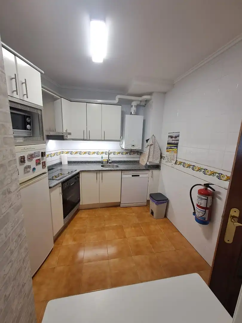 Cuina de Apartament de lloguer en Santoña amb Terrassa i Moblat