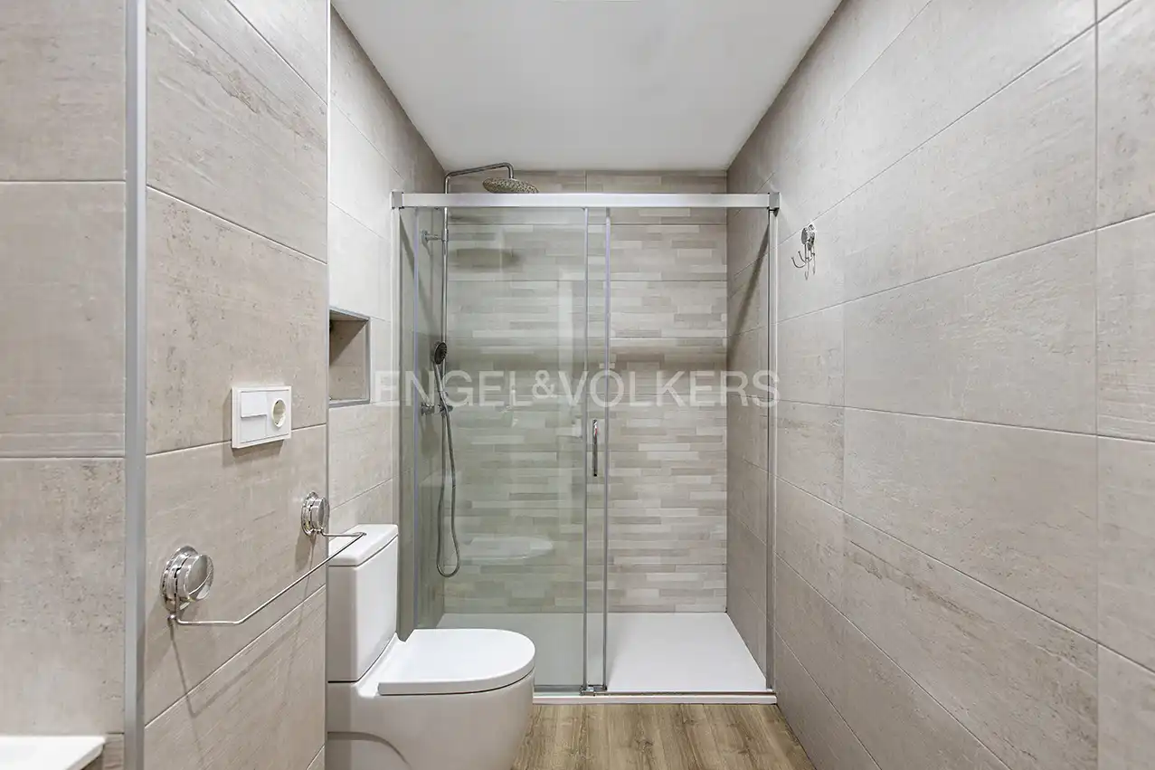 Baño de Piso en venta en Gijón  con Calefacción y Terraza
